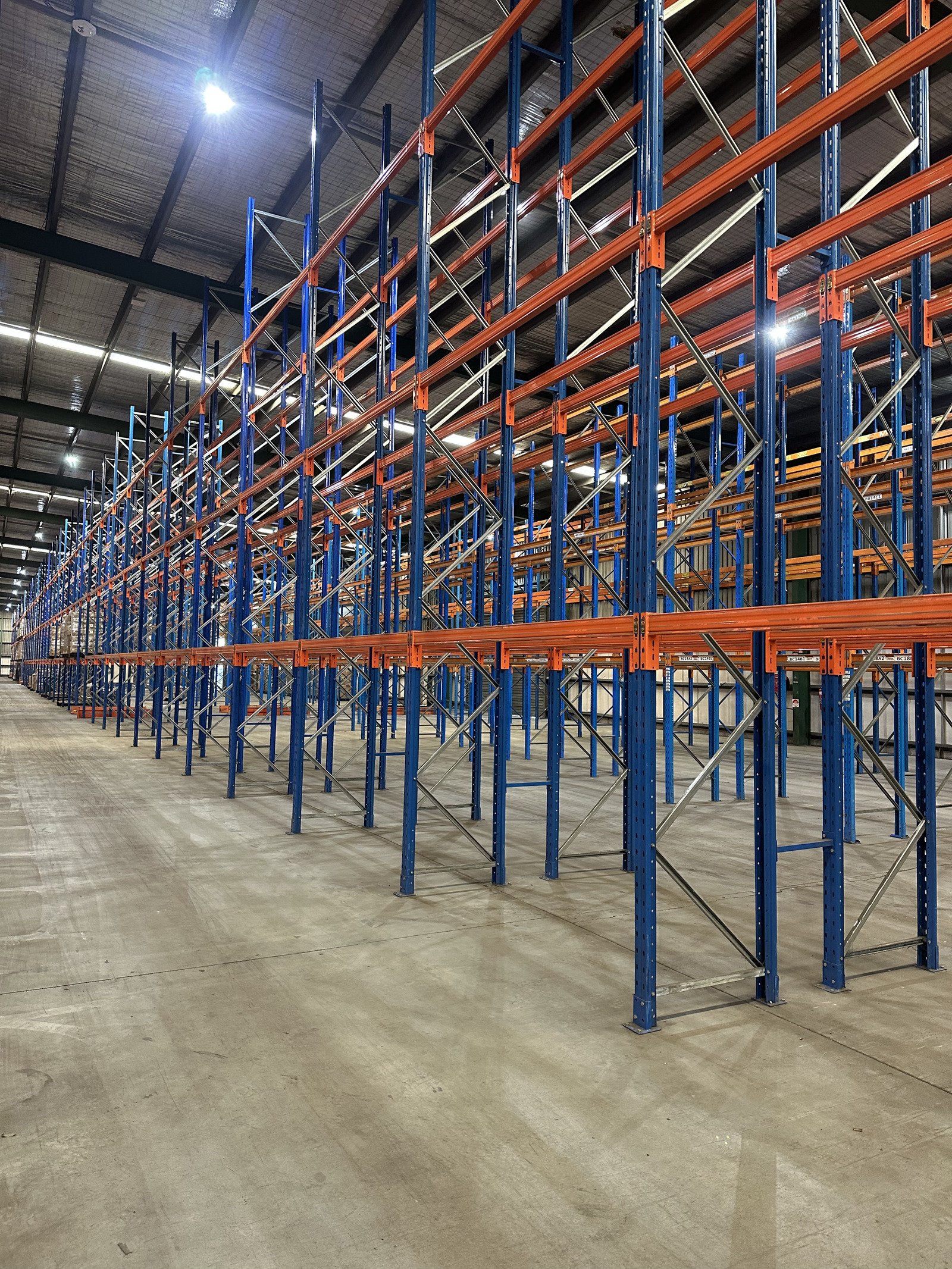 Selective pallet racking